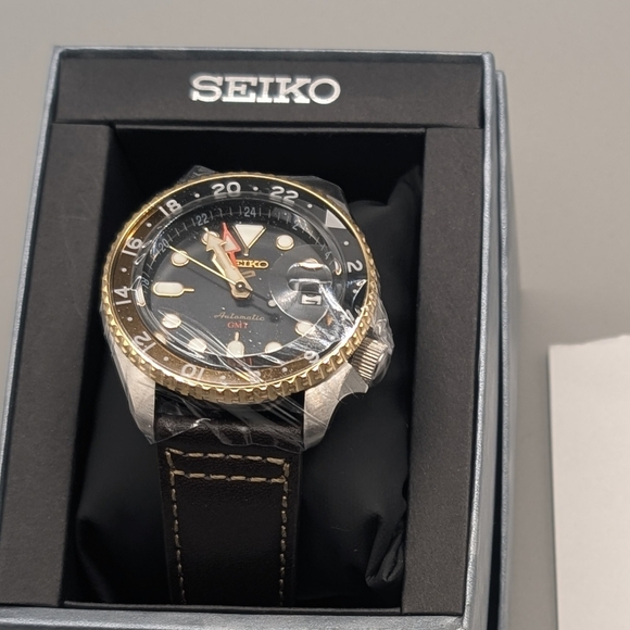 Seiko SSK036K1 GMT - Picture 3 of 3